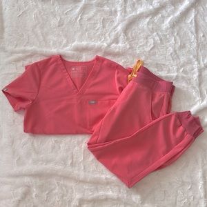 Figs Scrub Set
Catarina Top Size XS
Zamora Joggers Size XS Petite
